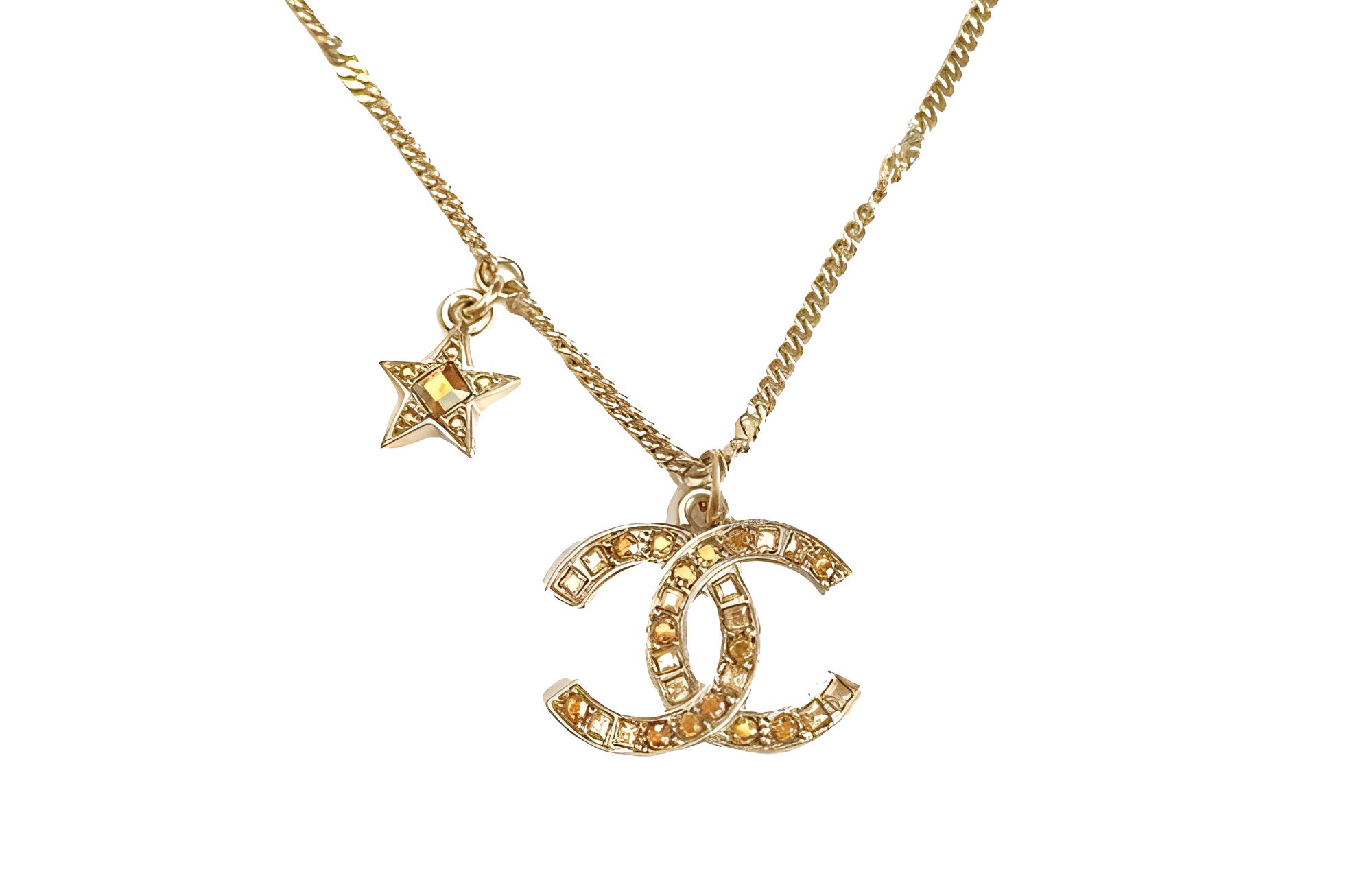 (Women) CHANEL Classic Logo Pearl Star Metal Necklace for Women AB6183-B05632-NC482