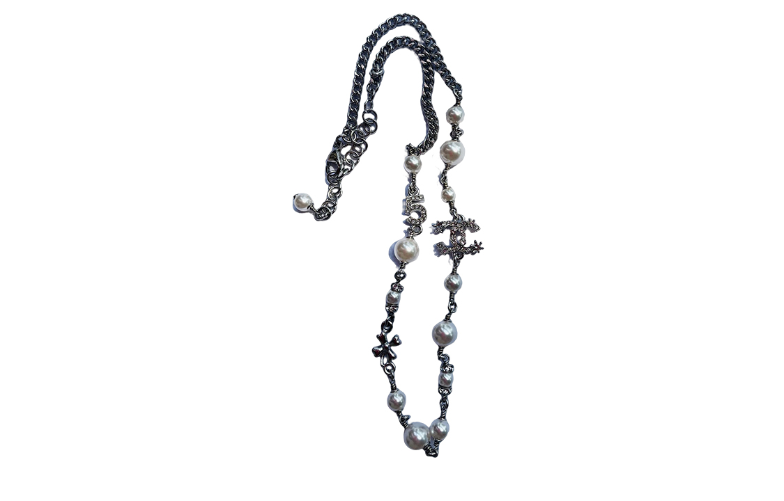 (Women) CHANEL Clover Double C Crystal Necklace  Silver. ABA420-B10535-NN148