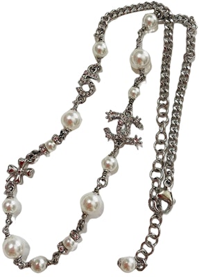 (Women) CHANEL Clover Double C Crystal Necklace Silver. ABA420-B10535-NN148 Lookbook (Women) CHANEL Clover Double C Crystal Necklace Silver. ABA420-B10535-NN148