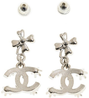 (Women) CHANEL Clover Earrings Silver ABA434B10536NN147 Lookbook (Women) CHANEL Clover Earrings Silver ABA434B10536NN147