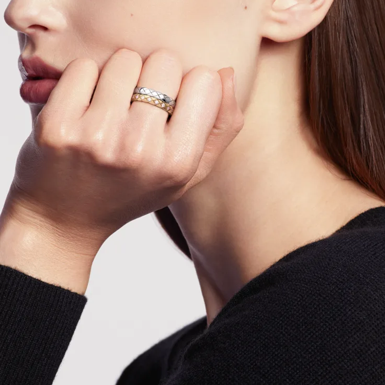 Shop (W) Cincin Wanita CHANEL Coco Crush 18K Emas Beige Gold Narrow Ring. J11786