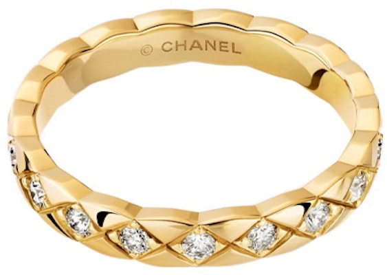 (Women) CHANEL CoCo Crush Diamond Accent Ring 18K Gold Quilted Pattern Narrow - Gold. J11872 Lookbook (Women) CHANEL CoCo Crush Diamond Accent Ring 18K Gold Quilted Pattern Narrow - Gold. J11872