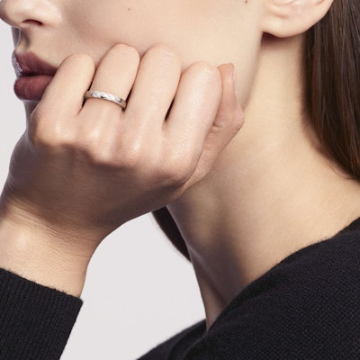 (W) 香奈儿CoCo Crush 18K白金窄款银色女士戒指 J11793 Details for (W) 香奈儿CoCo Crush 18K白金窄款银色女士戒指 J11793