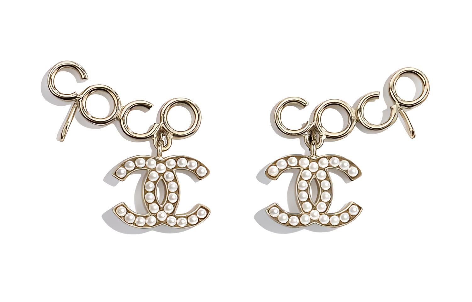 (Women) CHANEL Coco Logo Gold Clip-On Earrings in Gold and White Pearl for Women AB5713-B04917-NB218