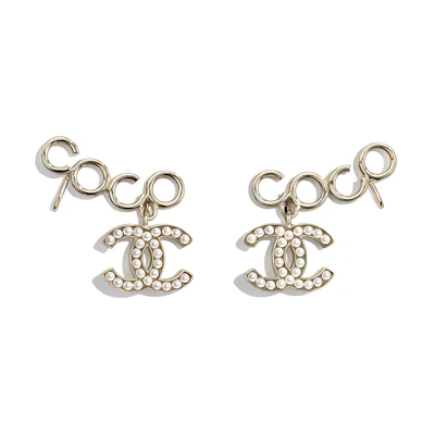 (Women) CHANEL Coco Logo Gold Clip-On Earrings in Gold and White Pearl for Women AB5713-B04917-NB218