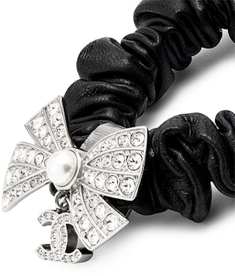 (W) 샤넬 크리스탈 보우 메탈릭 헤어밴드 여자용. AB8025-B07856-NH456 Shop (W) 샤넬 크리스탈 보우 메탈릭 헤어밴드 여자용. AB8025-B07856-NH456