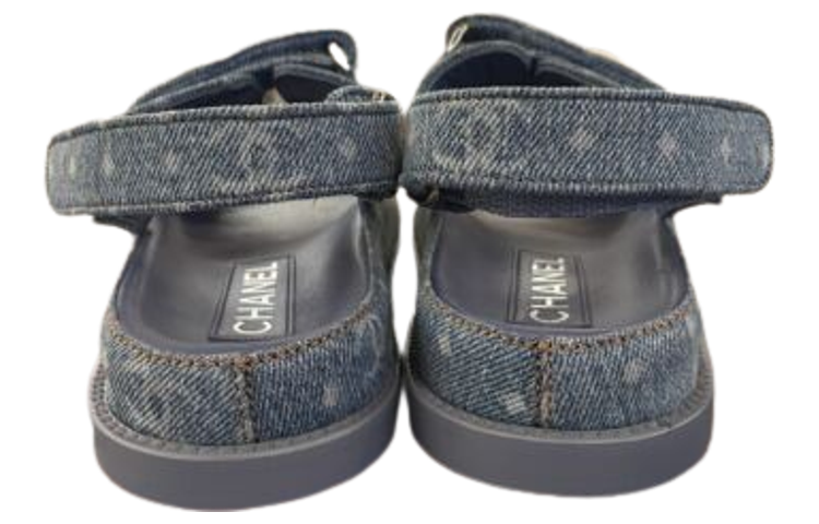 Shop (W) 香奈儿丹宁蓝色魔术贴平底时尚拖鞋 G35927-X56947-0S944