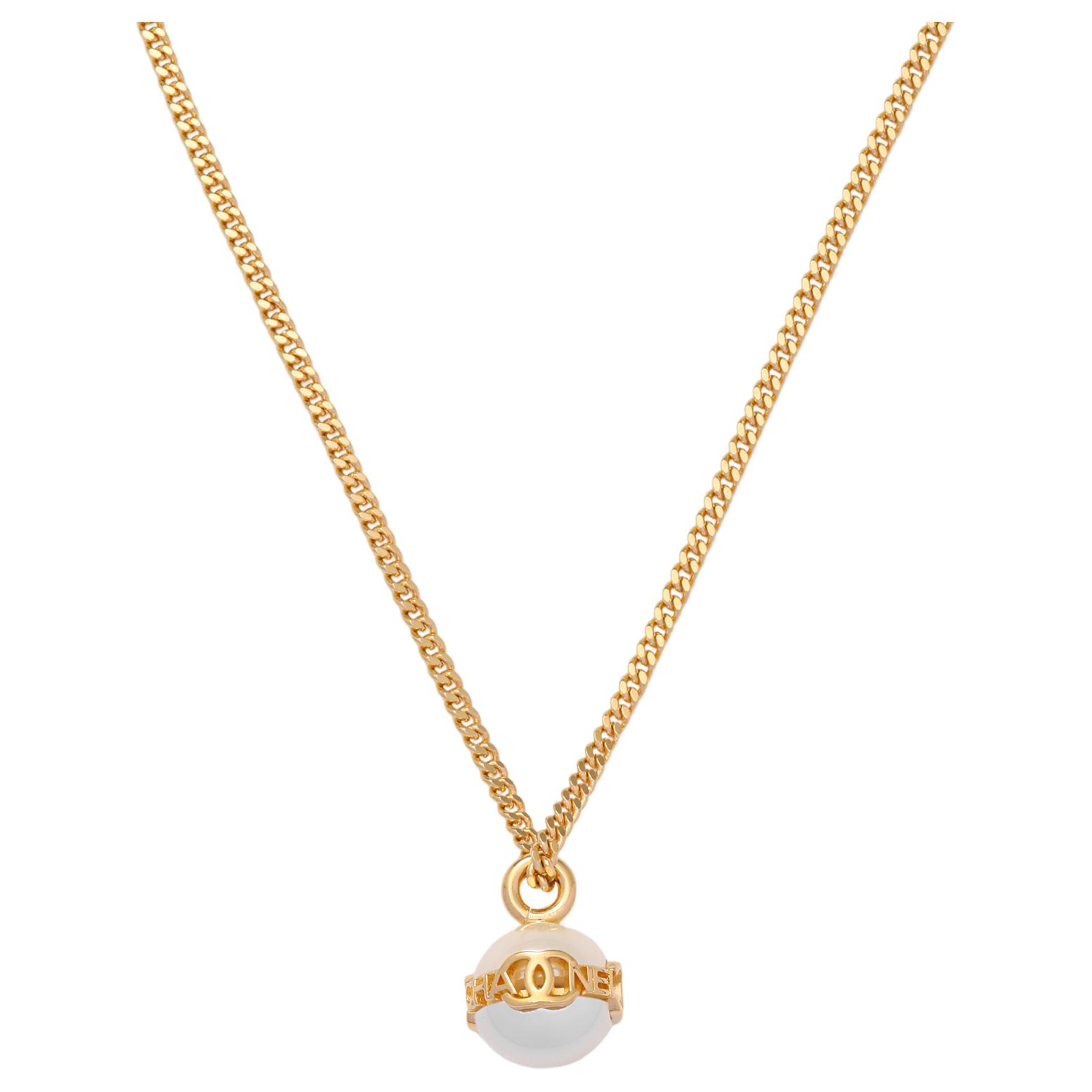 (Women) CHANEL Double C 23K Gold Letter Metal Resin Necklace for Women Gold. ABB600-B14642-NS018