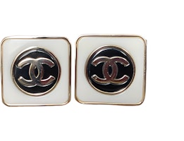 (Women) CHANEL Double C Black & White Enamel Earrings Women SS23 Classic Design. AB9777-B09803-NL456 (Women) CHANEL Double C Black & White Enamel Earrings Women SS23 Classic Design. AB9777-B09803-NL456