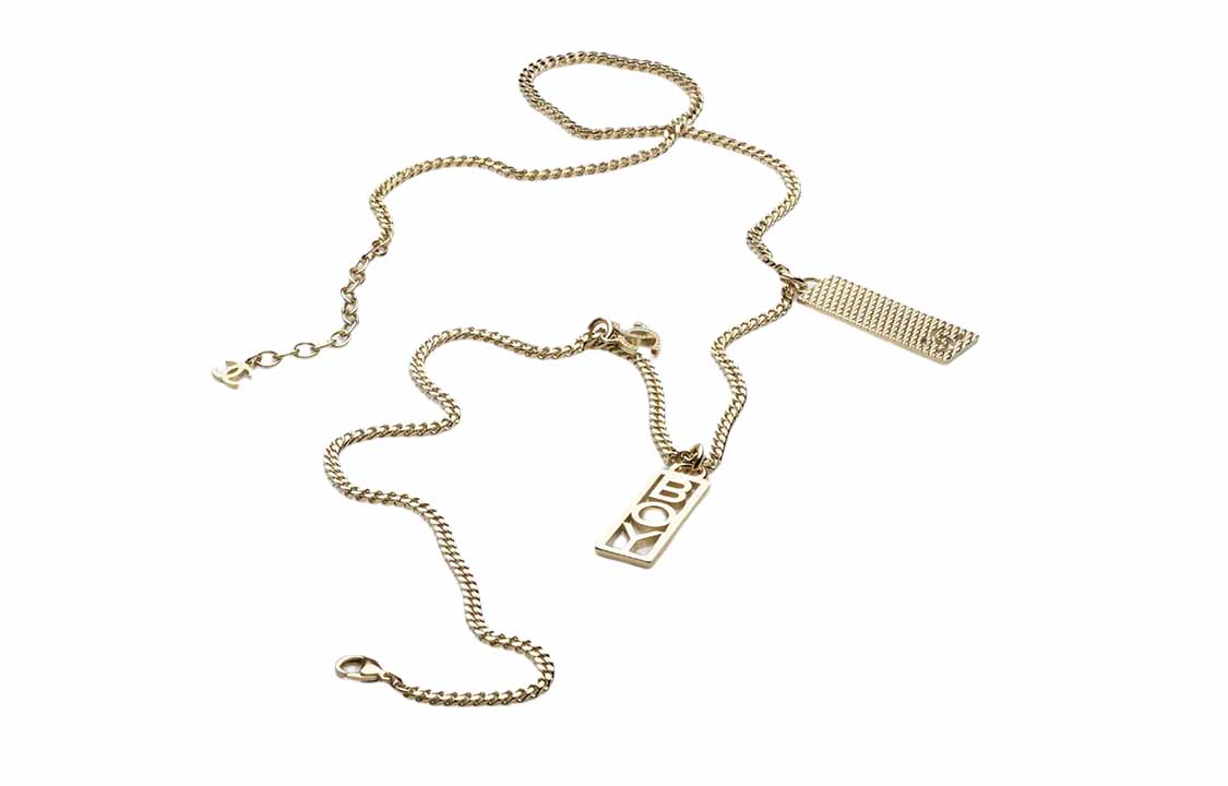 (Women) CHANEL Double C BOY Engraved Necklace Gold with Rhinestones for Women. AB7909-B07828-NH337 圖 3