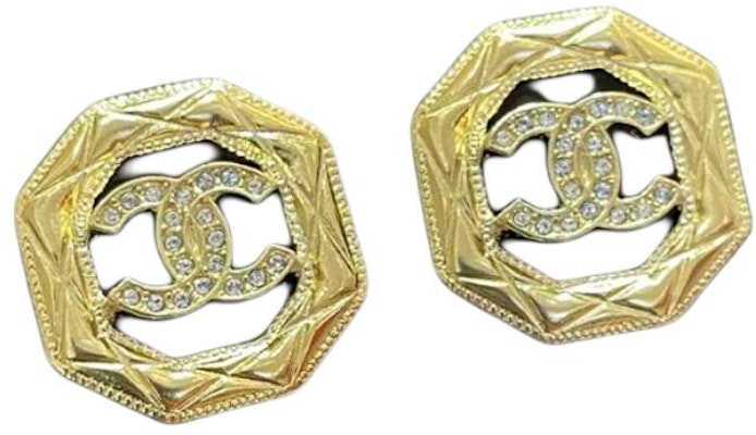 (Women) CHANEL Double C Gold Metal Earrings for Women. ABD748-B17419-NZA50 Purchase (Women) CHANEL Double C Gold Metal Earrings for Women. ABD748-B17419-NZA50