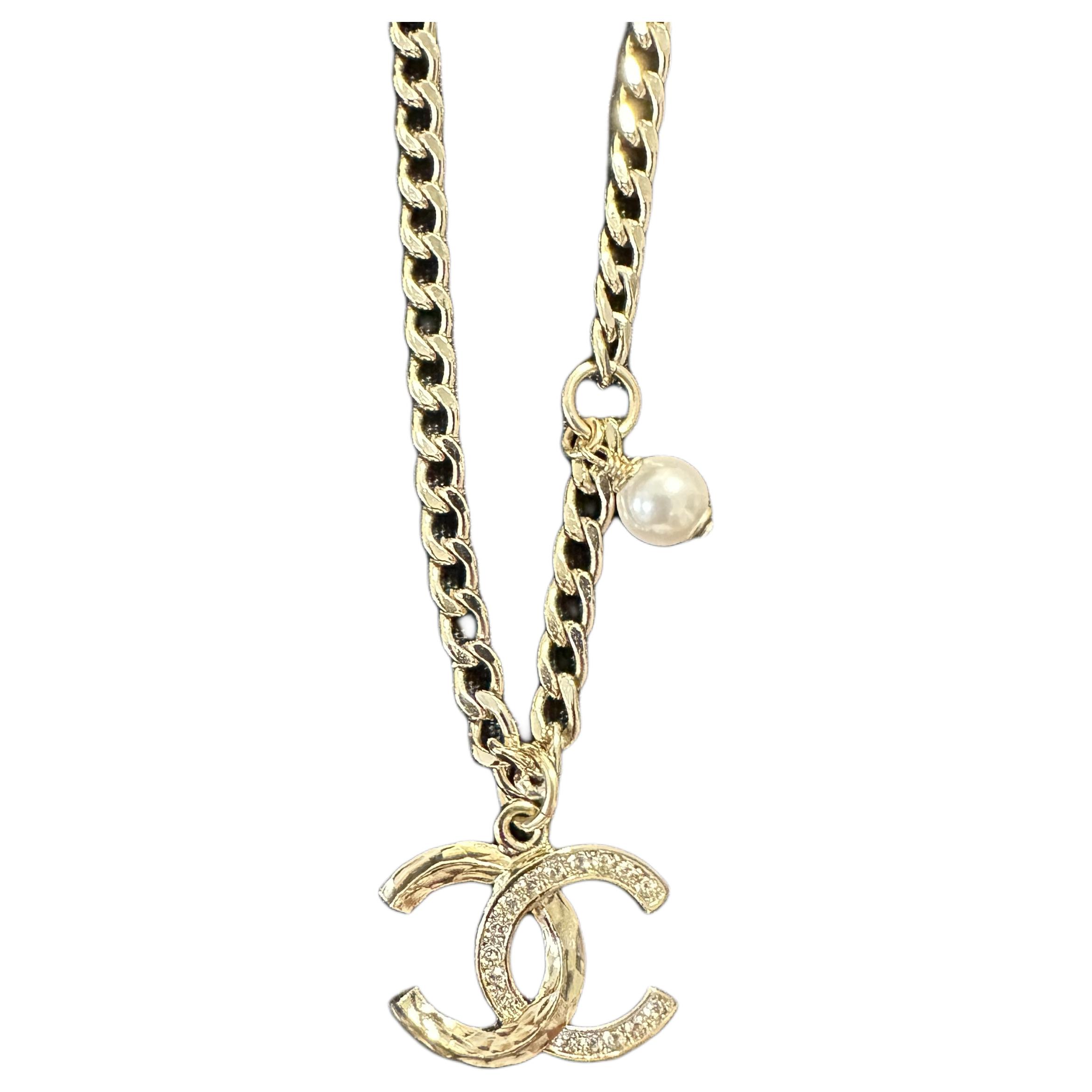 (Women) CHANEL Double C Gold Metal Necklace for Women AB7318B06909NF801
