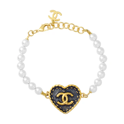 (Women) CHANEL Double C Heart Pearl Bracelet - Black. ABC724 B15374 NU455