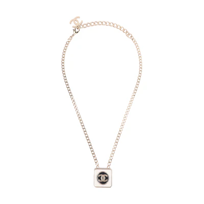 (Women) CHANEL Double C Logo Fashion Trend Metal Necklace for Women. AB9787-B09803-NL456