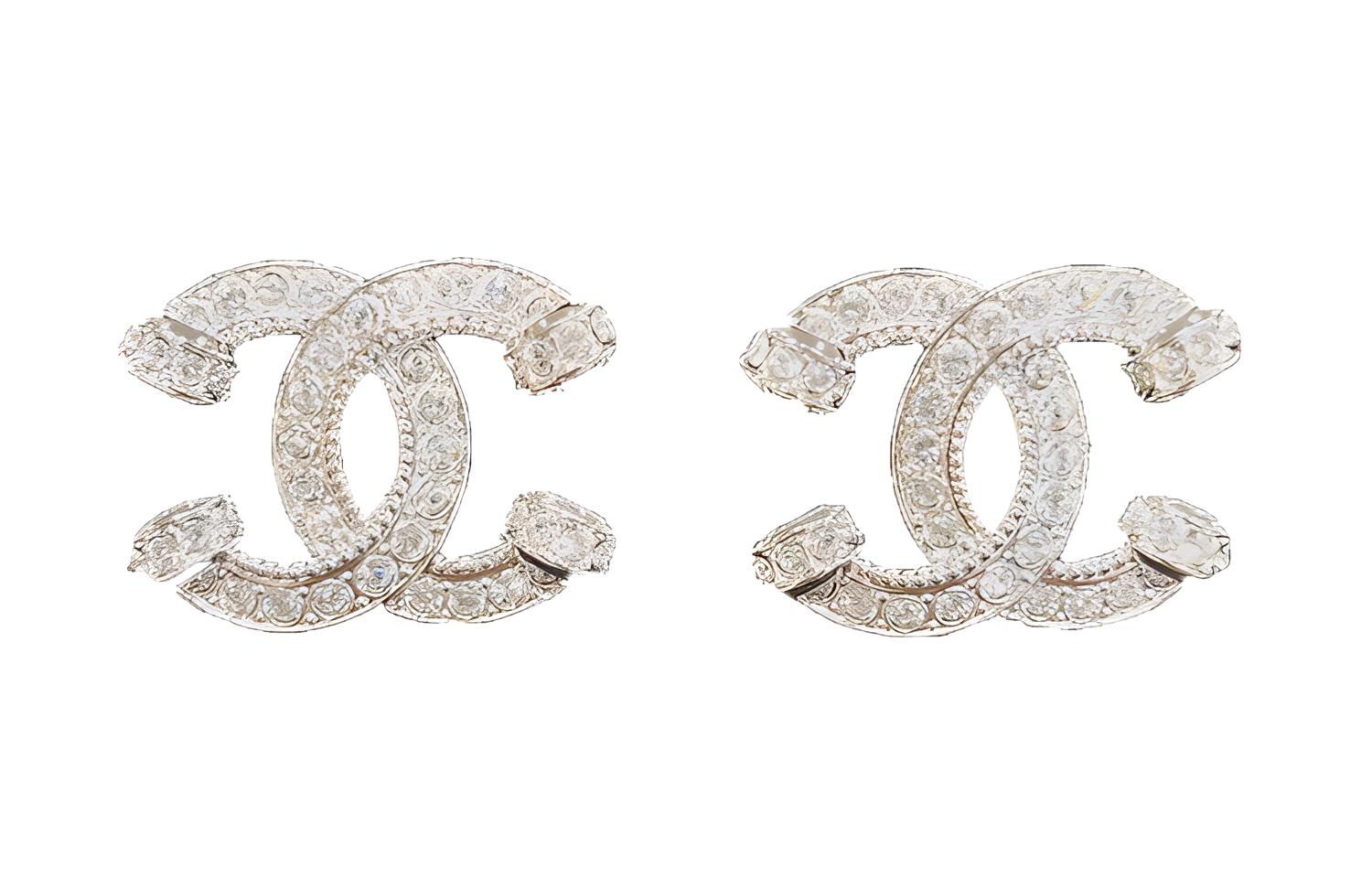 (Women) CHANEL Double C Logo Gold Stud Earrings for Women. AB2478-B010203-NK610