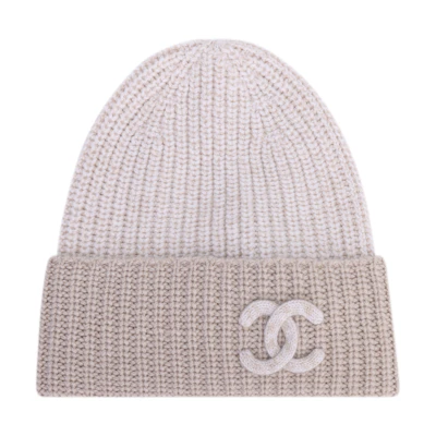 (Women) CHANEL Double C Logo Knitted Beanie Women’s Brown. AAA148-B16971-NZ055