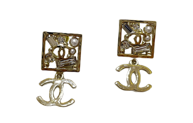 (Women) CHANEL Double C Logo Pearl Rhinestone Earrings Gold . AB7261-B06927-NF670