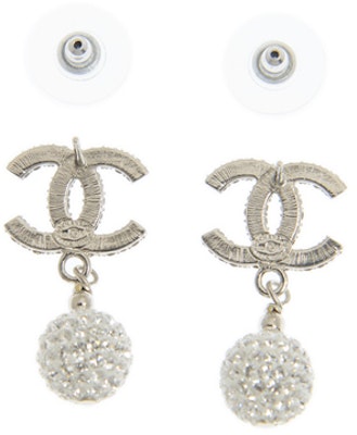 (W) Anting CHANEL Double C Logo Rhinestone Drop Wanita - Silver A58328-Y68920-ZG623 Lookbook (W) Anting CHANEL Double C Logo Rhinestone Drop Wanita - Silver A58328-Y68920-ZG623