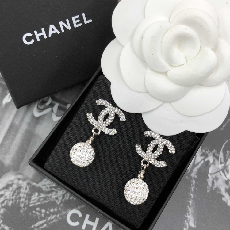 Sizing (W) Anting CHANEL Double C Logo Rhinestone Drop Wanita - Silver A58328-Y68920-ZG623