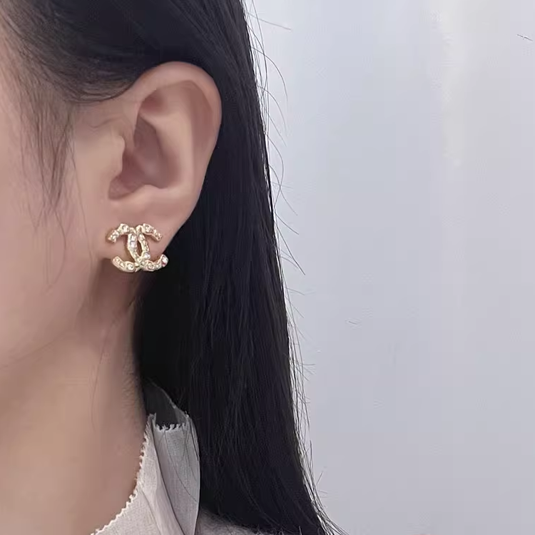 (Women) CHANEL Double C Logo Rhinestone Earrings Gold for Women. ABD310B16658NX994 圖 5