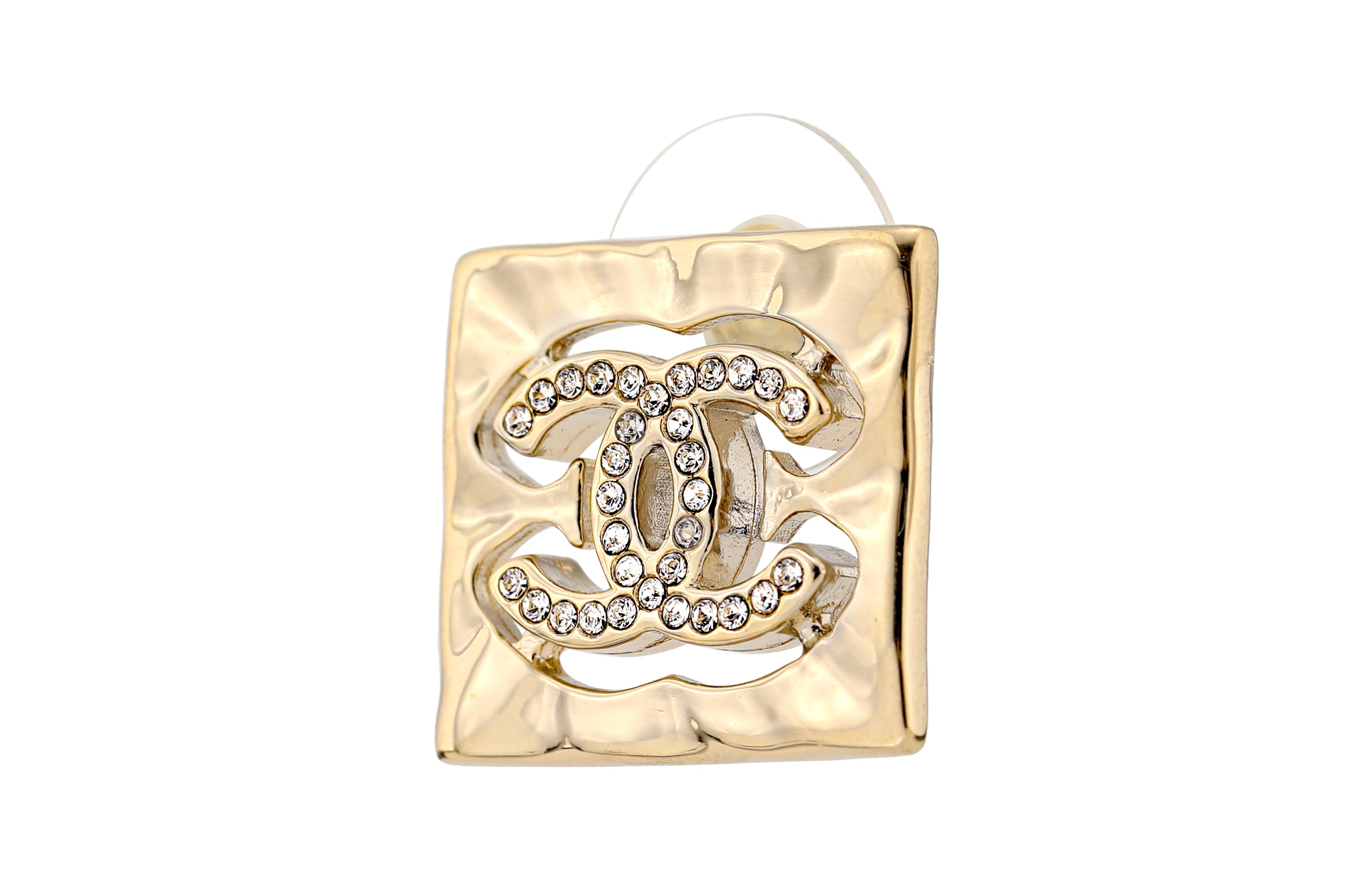 (Women) CHANEL Double C Metal Rhinestone Earrings Gold AB8490-B07718-NG997