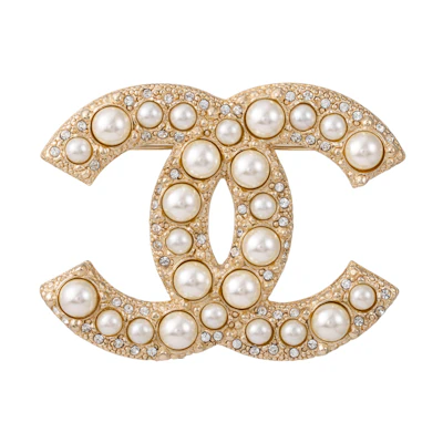 (Women) Chanel Double C Pearl Crystal Brooch for Women - Gold. A64762-B06258-ND321