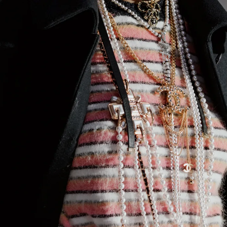 (Women) CHANEL Double C Pearl Rhinestone Metal Necklace for Women. AB8956-B08689-NJ339 圖 4