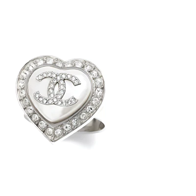 (Women) CHANEL Double C Silver Heart-Shaped Ring with Rhinestones for Women. ABB637-B14143-NR575