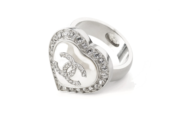 Lookbook (W) Cincin Hati Perak Chanel Double C dengan Kristal untuk Wanita. ABB637-B14143-NR575