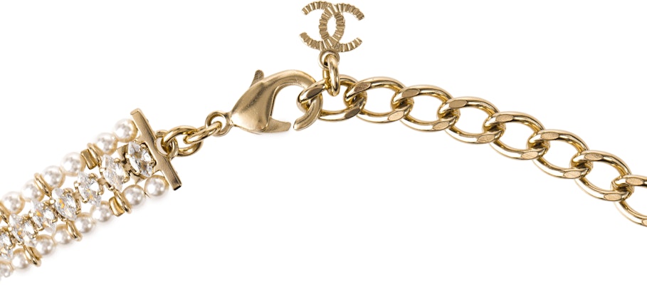 (Women) CHANEL Double C Trendy Metal Necklace for Women - White. AB9734-B09591-NL114 Lookbook (Women) CHANEL Double C Trendy Metal Necklace for Women - White. AB9734-B09591-NL114