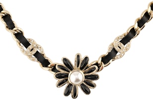 (Women) CHANEL Elegant Black/Gold Necklace for Women - Stylish and Versatile. AB9664-B09625-NL179 (Women) CHANEL Elegant Black/Gold Necklace for Women - Stylish and Versatile. AB9664-B09625-NL179