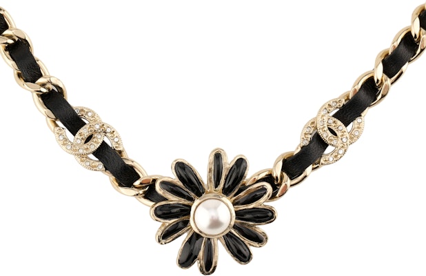 (Women) CHANEL Elegant Black/Gold Necklace for Women - Stylish and Versatile. AB9664-B09625-NL179 Order (Women) CHANEL Elegant Black/Gold Necklace for Women - Stylish and Versatile. AB9664-B09625-NL179