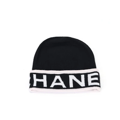 (Women) Chanel Elegant Black Logo Knit Beanie for Women. AAA142-B16966-NZ039