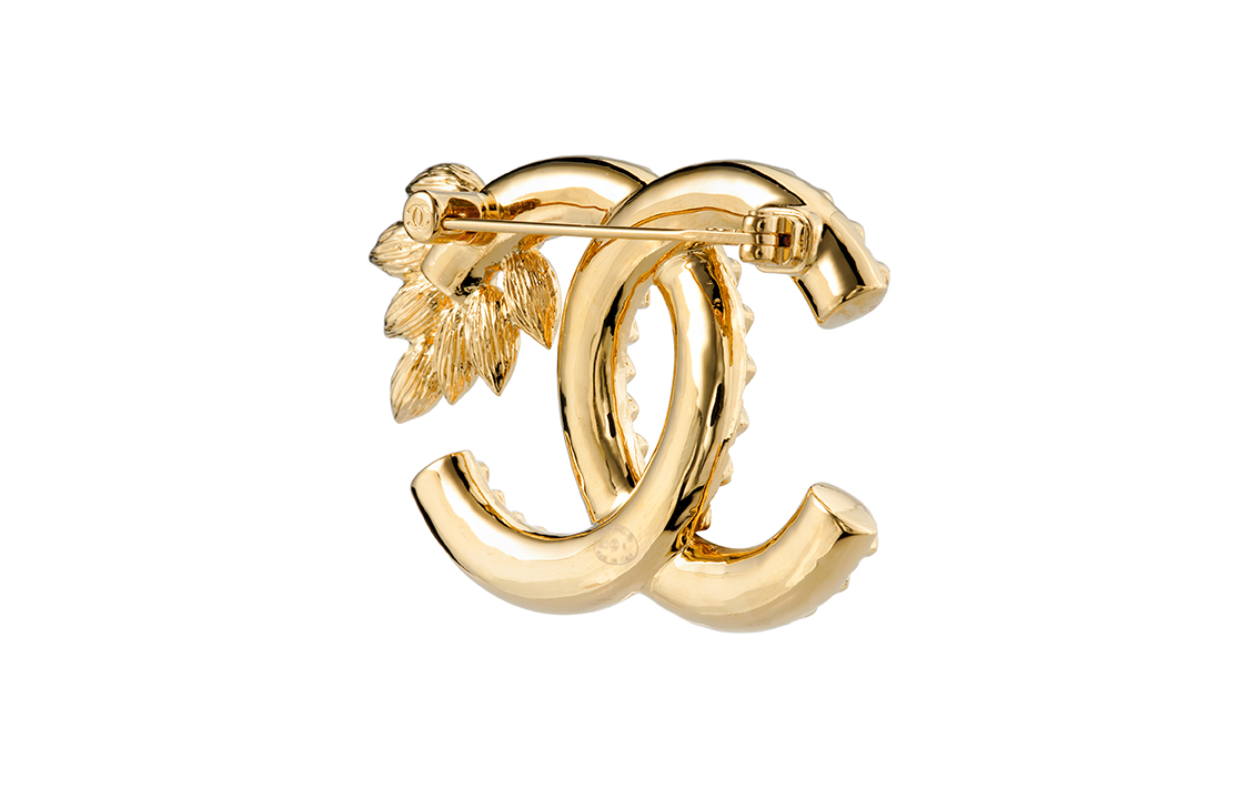 Shop (W) CHANEL Bros Elegan Double C Daun & Gandum. AB9478-B09321-NK602