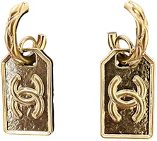 (Women) CHANEL Elegant Unique Earrings for Women - Gold. AB5932-B05183-NB602 (Women) CHANEL Elegant Unique Earrings for Women - Gold. AB5932-B05183-NB602