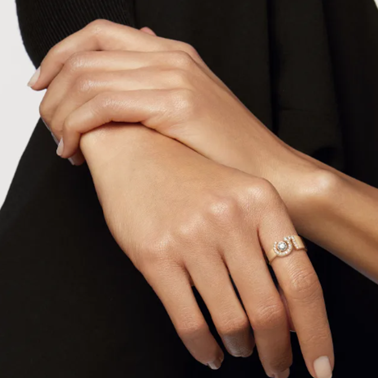 Shop (W) Cincin CHANEL Eternal N°5 Emas 18K Berlian Wanita - Emas. J12187