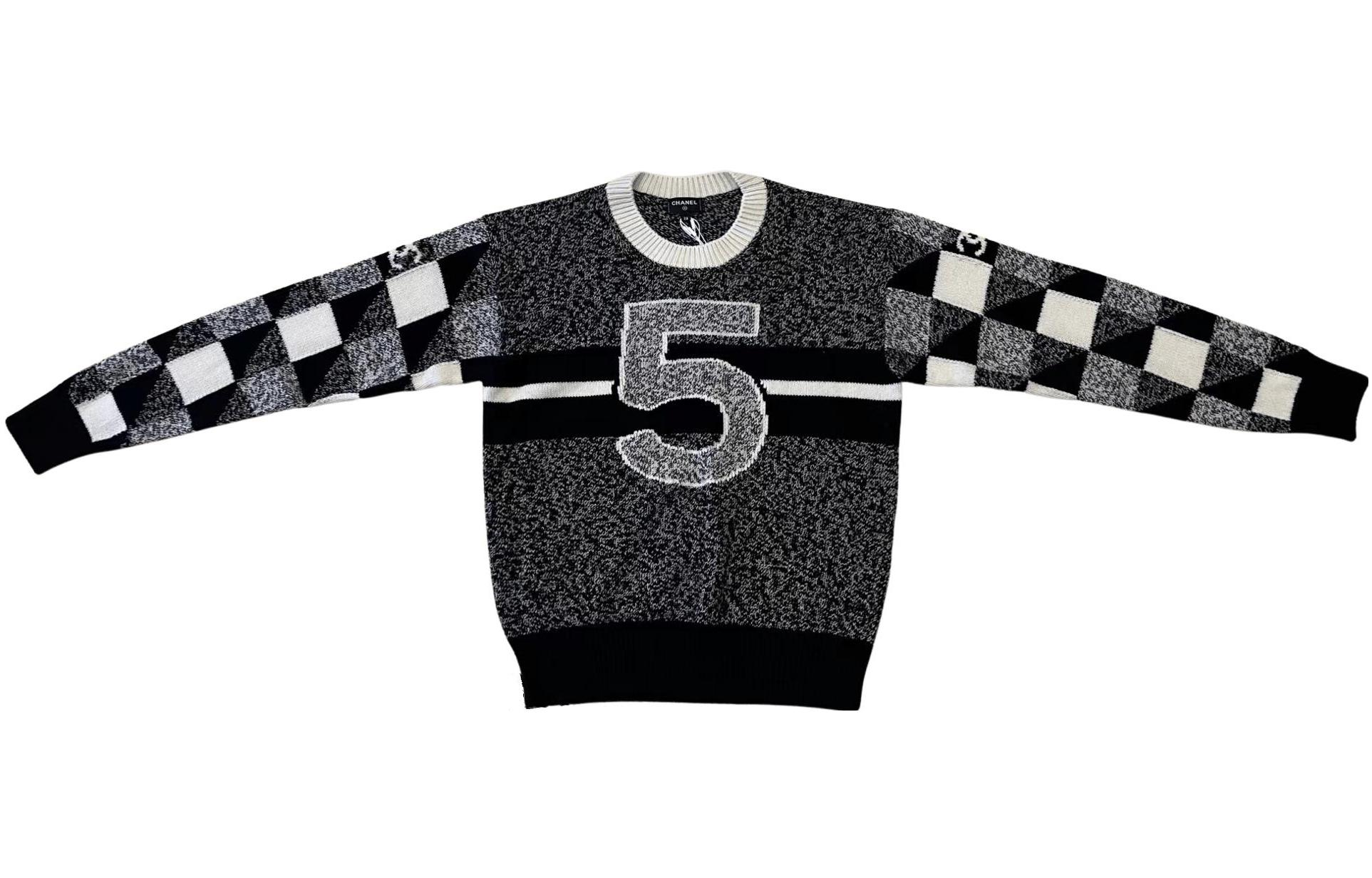 (Women) CHANEL Fall/Winter 22 23C  Black White Logo Striped Cashmere Sweater. P73214-K10523-NJ763