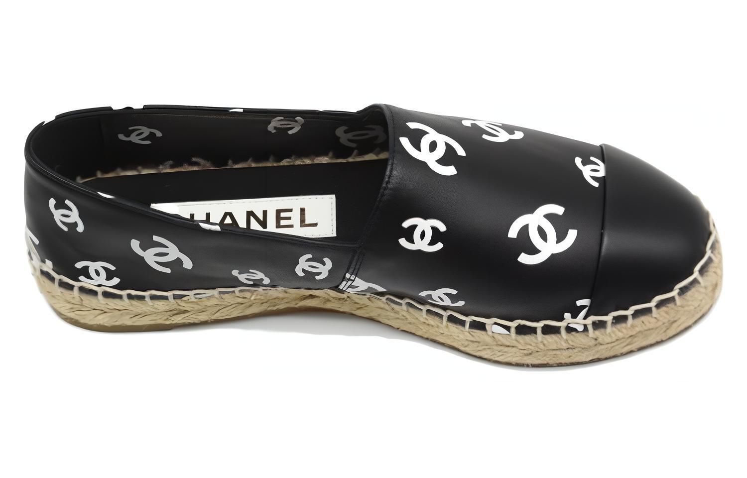 Lookbook CHANEL 香奈兒 印花小羊皮平底鞋 女款 黑色