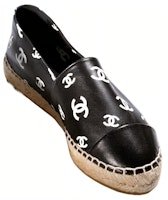 CHANEL 香奈兒 印花小羊皮平底鞋 女款 黑色 Shop CHANEL 香奈兒 印花小羊皮平底鞋 女款 黑色