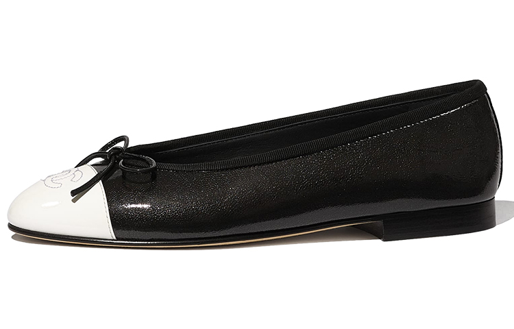 (W) Chanel Flat Shoes 'Black and White Patent Calfskin'