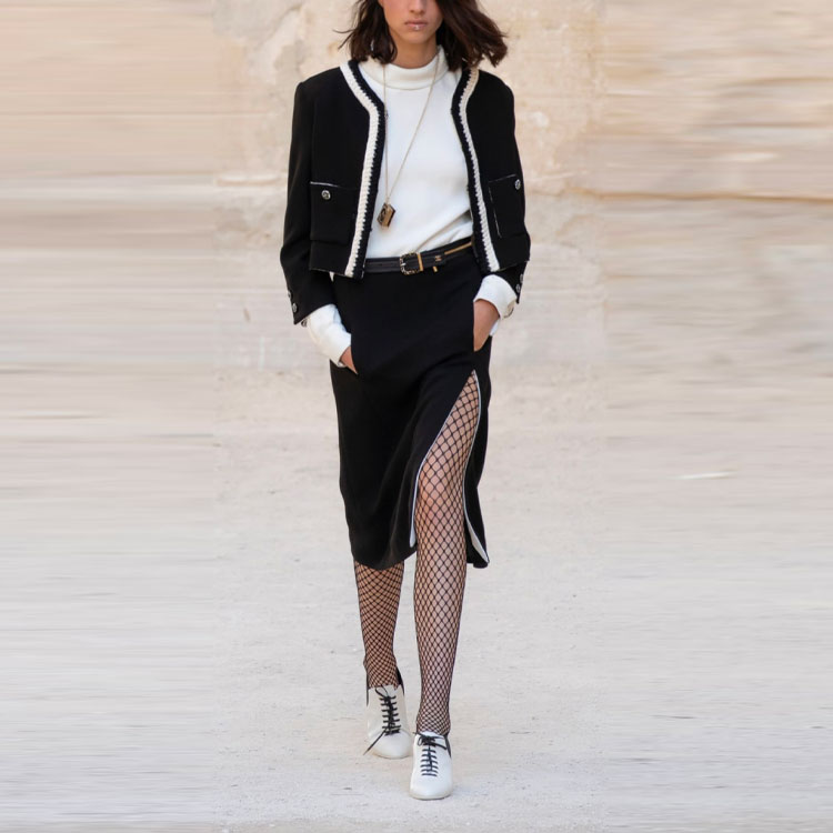 Lookbook (W) Jaket CHANEL FW21 Silk Crepe Hitam. P71865-V63363-94305