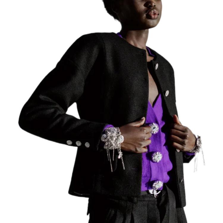 Shop (W) 샤넬 FW22 블랙 솔리드 라운드넥 싱글 브레스티드 자켓. P73145-V60816-94305