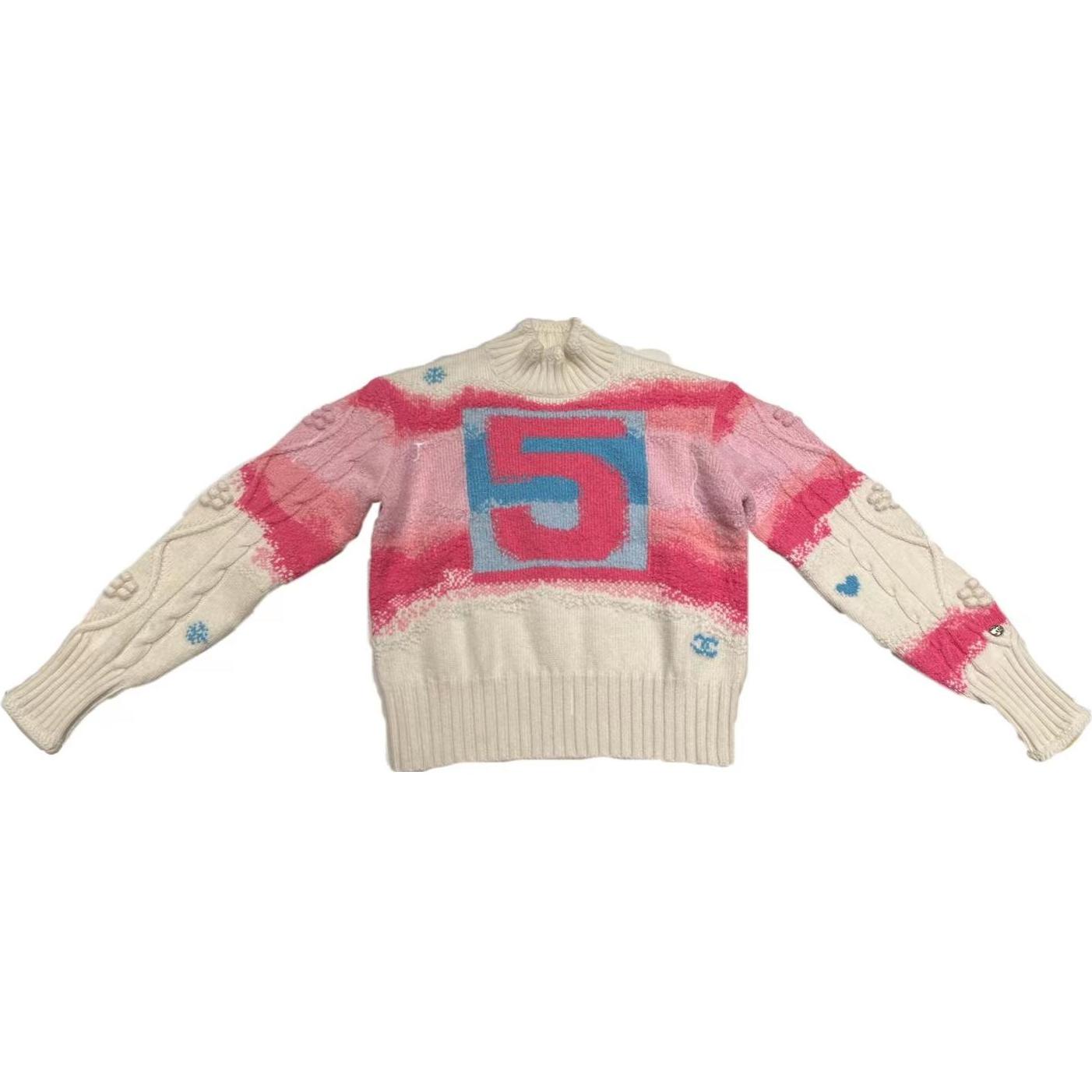 (Women) CHANEL FW22  Cashmere Turtleneck Sweater with Logo Stripe Jacquard Pink/White P73247-K10553-NK105