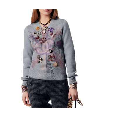 (Women) CHANEL FW22 Gray Rhinestone Embellished Knit Pullover Sweater. P73896-K10578-NK988