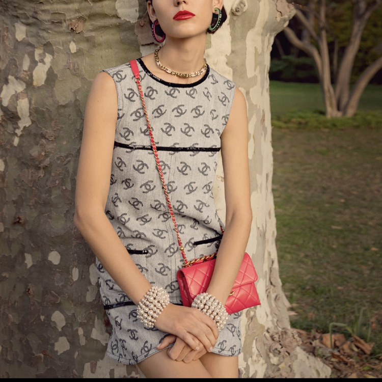 Shop (W) シャネル FW22 グレー ロゴプリント ノースリーブ Aライン ドレス P72592-V64160-MB103