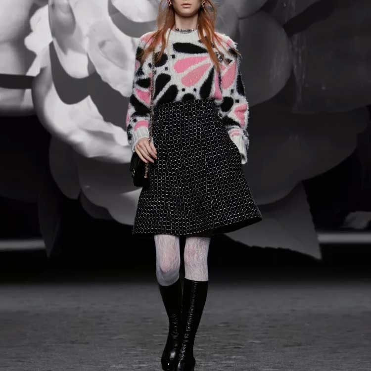 (Women) CHANEL FW23  Sequin Patchwork Pullover Sweater - White. P76108-K10960-NS439 圖 3