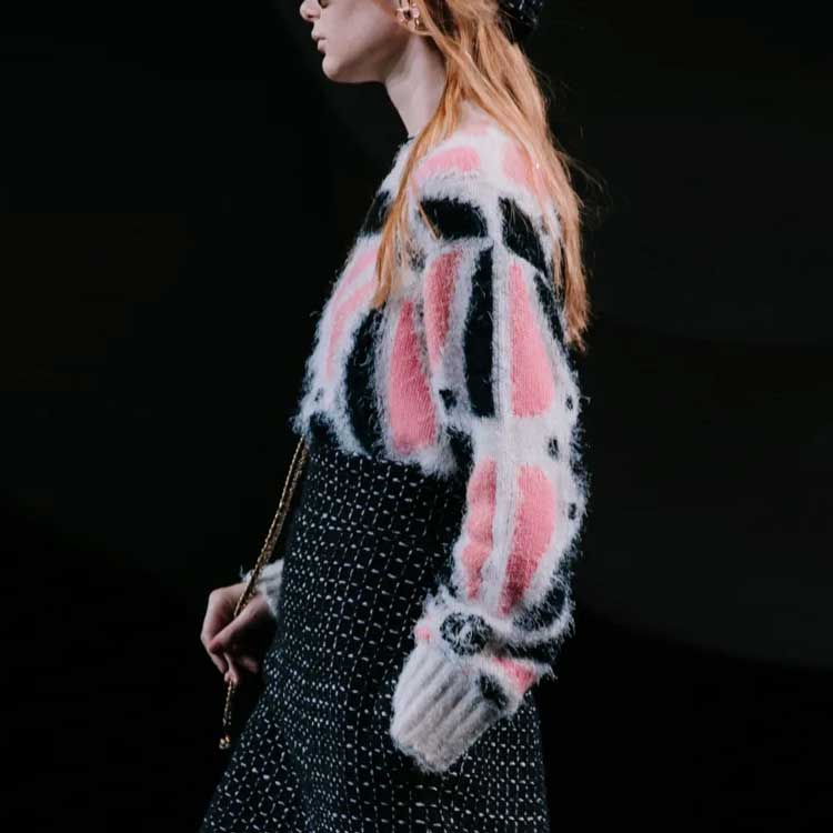 (Women) CHANEL FW23  Sequin Patchwork Pullover Sweater - White. P76108-K10960-NS439 圖 5