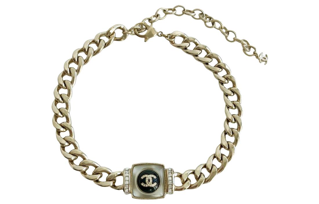 (Women) CHANEL Gem Cube Choker Necklace for Women in Brass Gold. AB7674-B07448-NG612