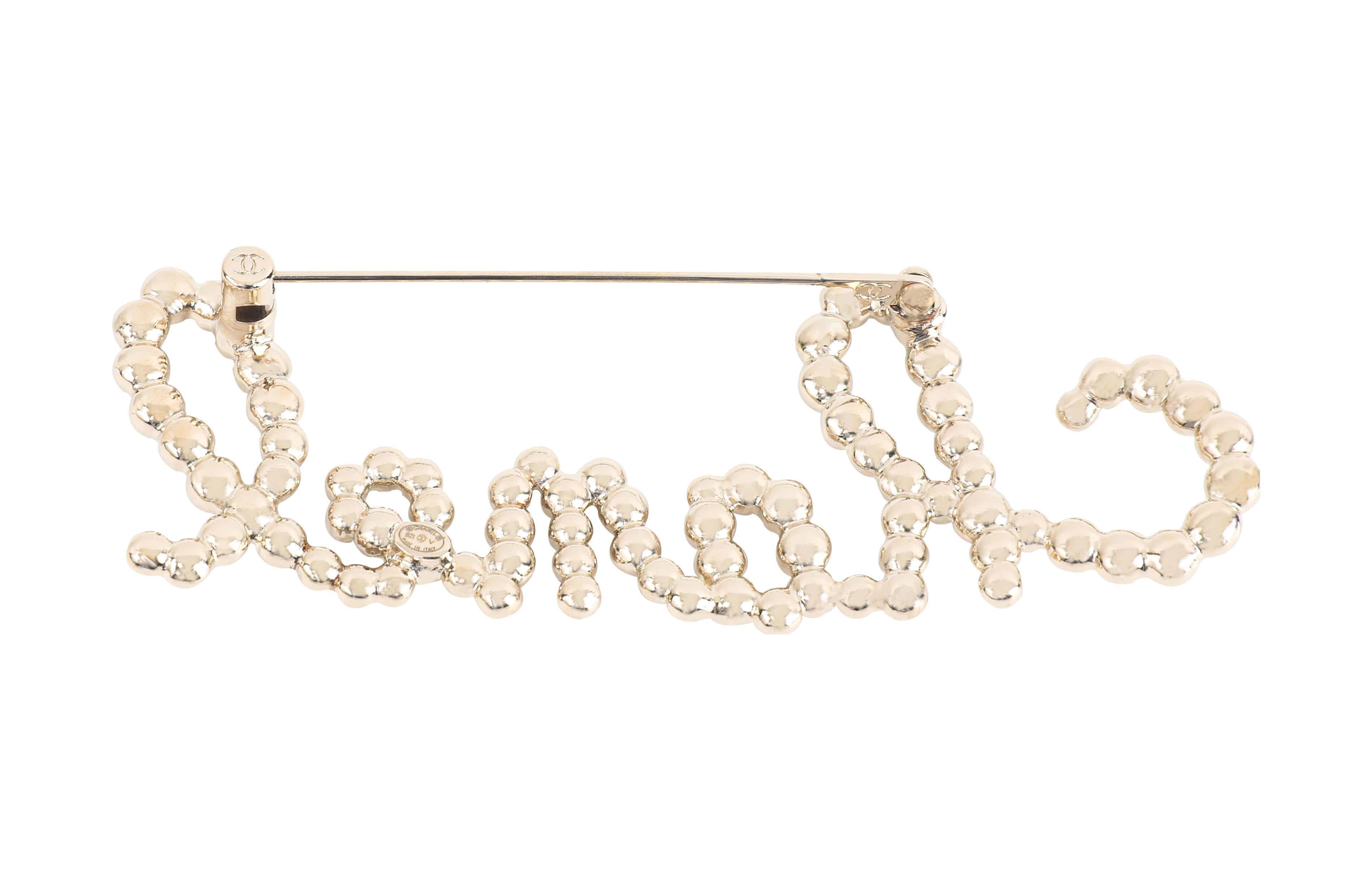(Women) CHANEL Gold Crystal Letter Brooch for Women - Gold. AB2806Y47927Z8905 圖 3