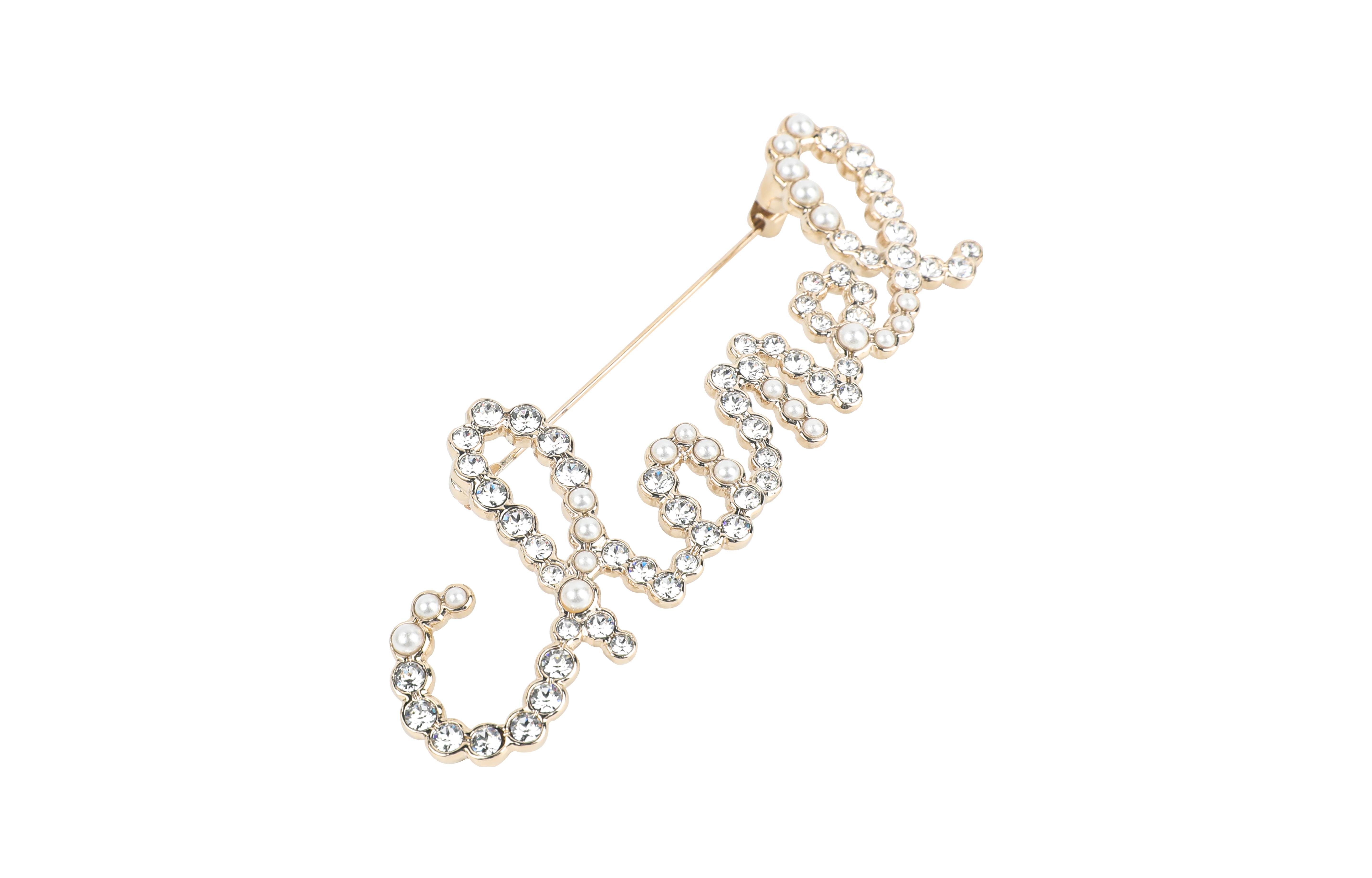 (Women) CHANEL Gold Crystal Letter Brooch for Women - Gold. AB2806Y47927Z8905 圖 4